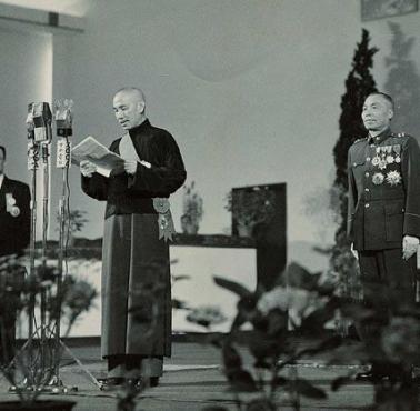 Pierwszy prezydent Republiki Chińskiej - Czang Kaj-szek podczas inauguracyjnego przemówienia.