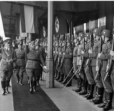 Generał Francisco Franco i kapral Adolf Hitler