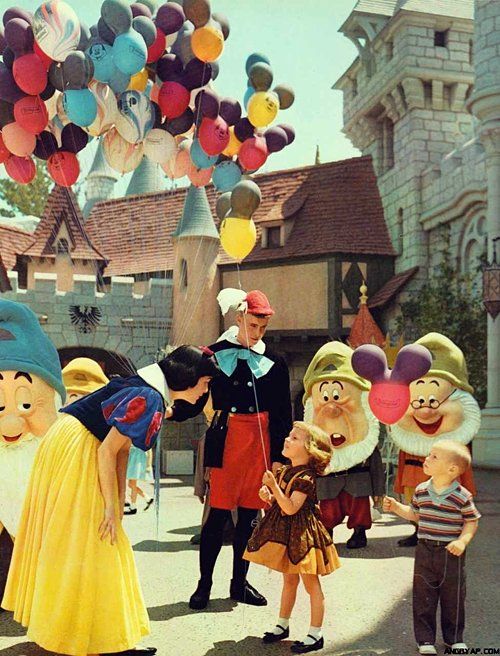 Królewna Śnieżka - jedna z atrakcji Disneylandu na początku lat 60-tych.