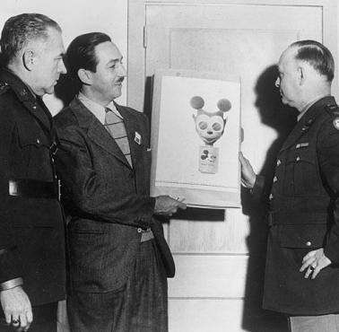 Walt Disney prezentuje amerykańskim wojskowym nowy projekt maski gazowej.