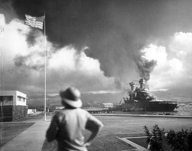 Japoński atak na Pearl Harbor - Ford Island, USS California (BB-44).