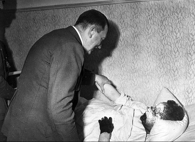 Kanclerz Niemiec Adolf Hitler na propagandowym zdjęciu.