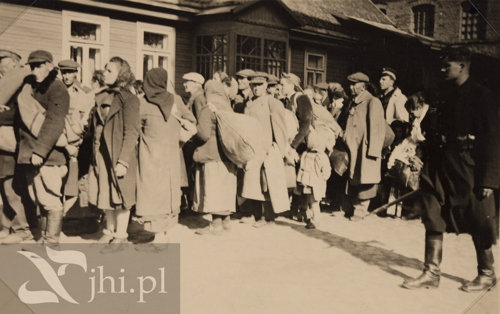 Polacy, mieszkańcy Białegostoku i okolic za próby przemytu do Ghetto Bialystok chleba  ...