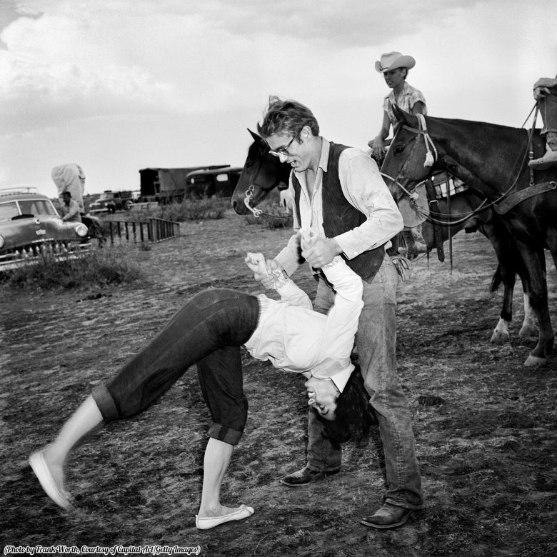 Elizabeth Taylor i James Dean na planie filmu 