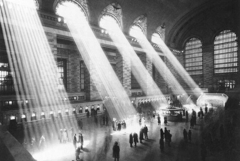 Grand Central Terminal - dworzec kolei podmiejskich, położony na obszarze Midtown Manhattan w Nowym Jorku.