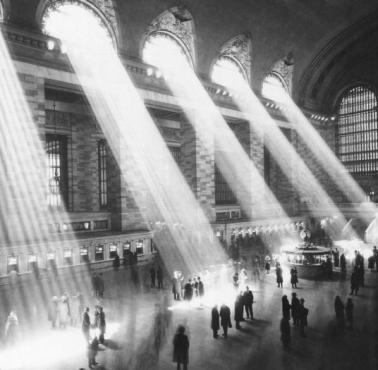 Grand Central Terminal - dworzec kolei podmiejskich, położony na obszarze Midtown Manhattan w Nowym Jorku.