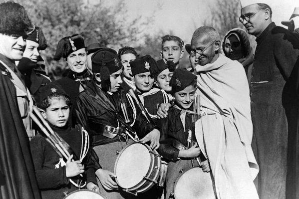 Mahatma Gandhi na spotkaniu z faszystowską młodzieżówką we Włoszech