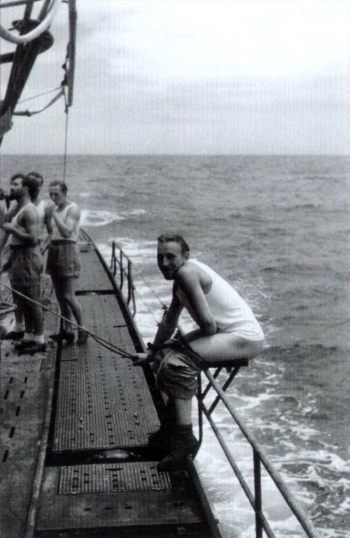 Zewnętrzna ubikacja dla marynarzy niemieckich łodzi podwodnych (U-460).