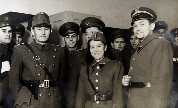 Helena Wolińska-Brus (Fajga Mindla Danielak) - bestia w mundurze podczas odwiedzin u rosyjskich namiestników na Węgrzech.