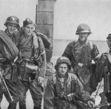 Żołnierze Kedywu podczas Powstania warszawskiego