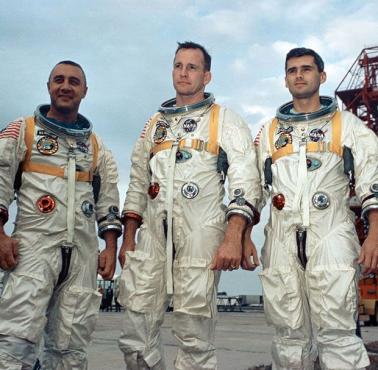 Tragicznie zmarli astronauci Apollo 1, od lewej Gus Grissom, Ed White II i Roger Chaffee.