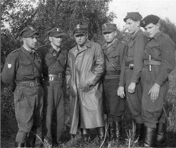 5 I 1945 Rada Narodowa RP w Londynie oświadczyła,że: Samozwańcze określenie ...