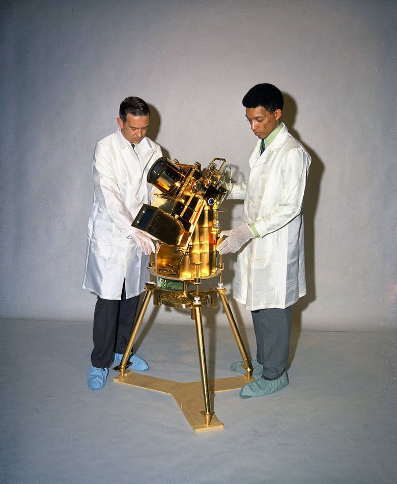 Kamera/spektrograf dalekiego ultrafioletu (Far Ultraviolet Camera/Spectrograph) wykorzystany przez astronautów Apollo 16.