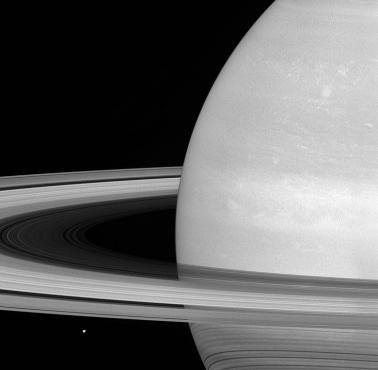 Zdjęcie Saturna wykonane przez sondę Cassini-Huygens (NASA).