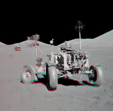 Lunar Roving Vehicle (LRV) – pojazd kołowy używany przez astronautów programu Apollo do przemieszczania się po Księżycu.