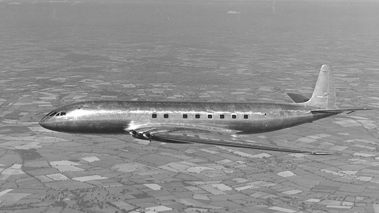 Pierwszy na świecie komercyjny odrzutowy samolot pasażerski De Havilland DH 106 Comet