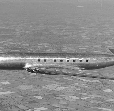 Pierwszy na świecie komercyjny odrzutowy samolot pasażerski "De Havilland DH 106 Comet"