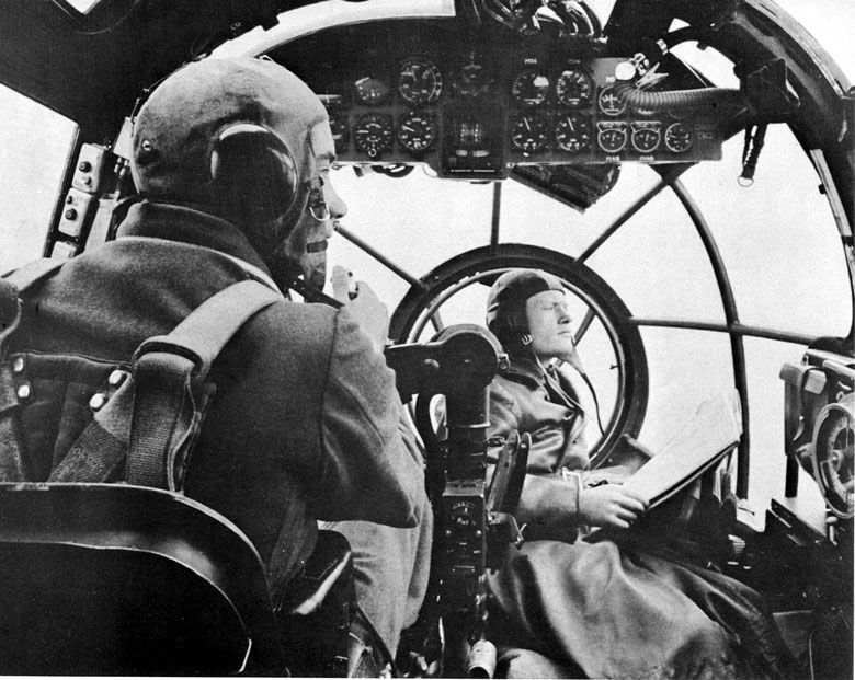 Wnętrze niemieckiego bombowca Heinkel He 111 podczas wojny z Francją w 1940 roku