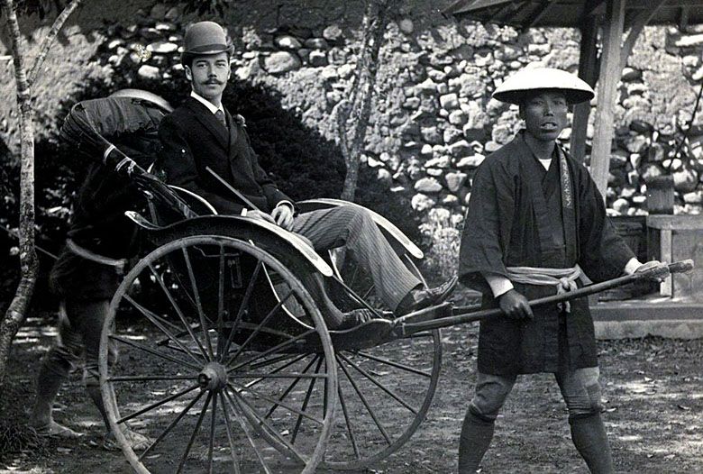 Carewicz Mikołaj (późniejszy car Mikołaj II) w trakcie podróży po Japonii (Nagasaki)