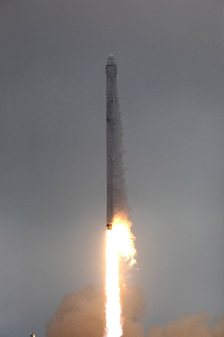 Prywatna rakieta SpaceX Falcon 9 z modułem Dragon wyrusza na ISS