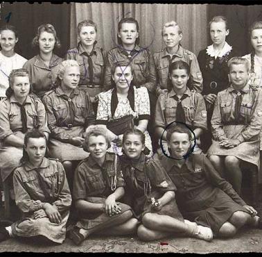 Dziewczęta z "Młodzieżowej Partii Iskra" więzione i torturowane przez UB po 1948 roku.