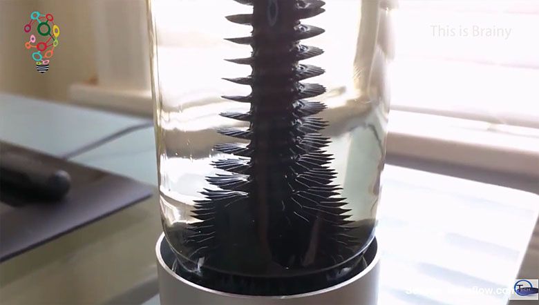 Ferrofluid - substancja o właściwościach możliwie zbliżonych do cieczy, która ulega silnej polaryzacji magnetycznej.