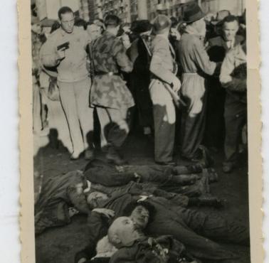 Makabryczne zdjęcie zamordowanego Mussoliniego i jego narzeczonej