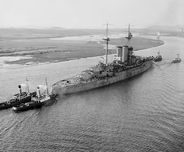 HMS Valiant brytyjski pancernik typu Queen Elizabeth służący w Royal Navy (Clydebank, Szkocja).