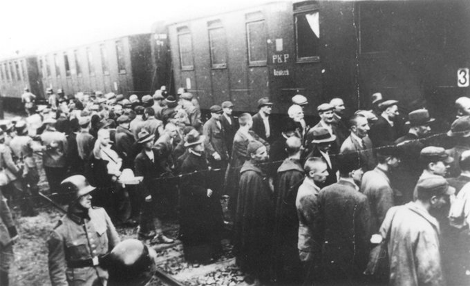 Holokaust Polaków, pierwszy Transport do KL Auschwitz 14 VI 1940, 728 (758 ?) Polaków z więzienia w Tarnowie, przeżyło 200