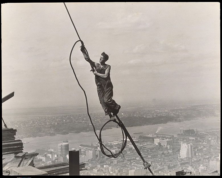 Lewis Hine (Icarus) podczas prac na Empire State Building