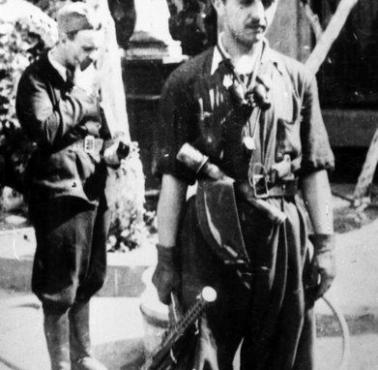 Podporucznik Henryk Czapczyk (Mirski) na zdjęciu z Powstania Warszawskiego