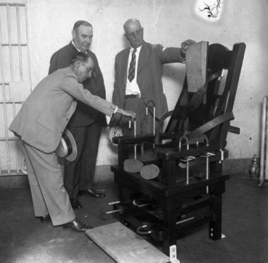 Montaż krzesła elektrycznego wykonanego przez samych więźniów (USA)