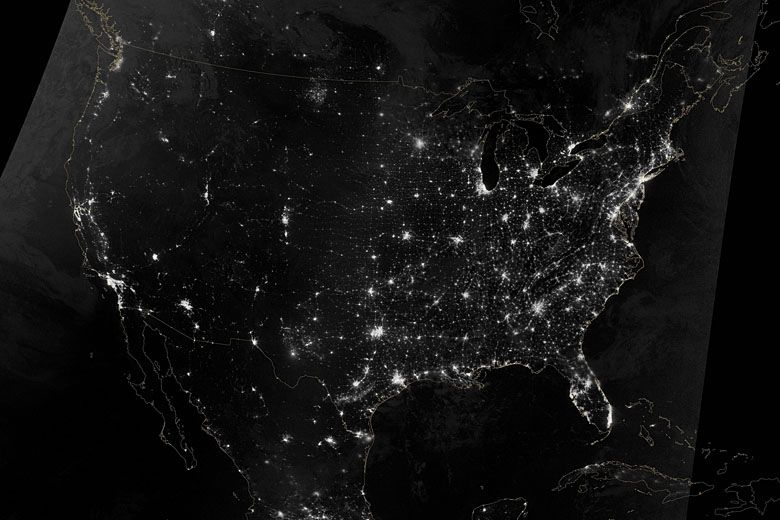 Mapa nocnego światła - najbardziej zurbanizowane obszary USA, Meksyku i Kanady (NASA)