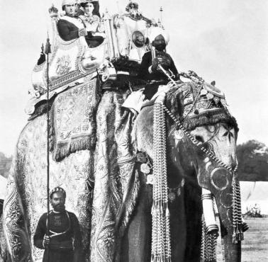Gubernator Indii George Curzon z żoną Mary na słoniu "Lakshman Prasad" (Delhi)