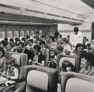 Klasa ekonomiczna amerykańskiej linii lotniczej Pan-Am (samolot Boeing 747)