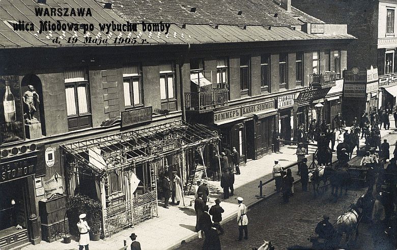 Warszawa, ulica Miodowa po wybuchu bomby w kawiarnio-cukierni, w początkach Rewolucji w Królestwie Polskim1905-1907