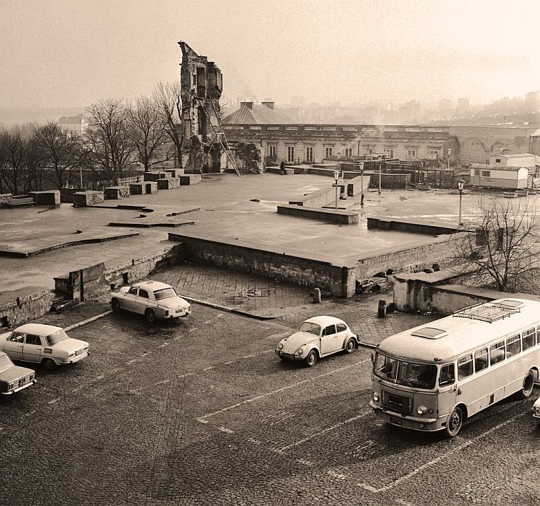 Ruiny Zamku Królewskiego w Warszawie (odbudowano go dopiero w 1974 roku)