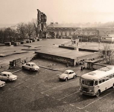 Ruiny Zamku Królewskiego w Warszawie (odbudowano go dopiero w 1974 roku)