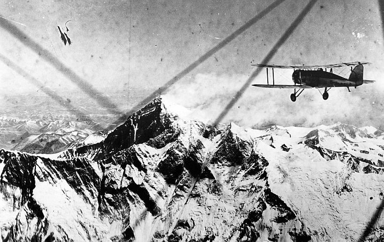 Pierwszy przelot samolotem nad Mount Everestem