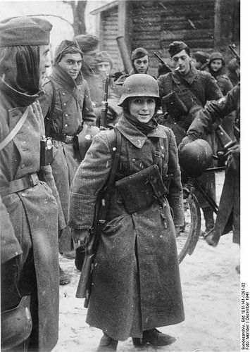 Najmłodszy ochotnik francuskich legionów (LVF, Legion of French Volunteers Agains), które wyruszyły z Niemcami na wojnę z Rosją.