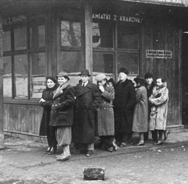 4 XII 1942 r. W miejsce "Społecznego Komitetu Pomocy Ludności Żydowskiej" powołano Radę Pomocy Żydom przy Delegaturze ...