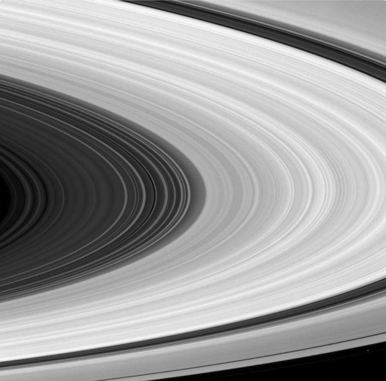 Zdjęcie pierścieni Saturna wykonane przez sondę Cassini w 2016 roku