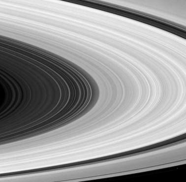 Zdjęcie pierścieni Saturna wykonane przez sondę Cassini w 2016 roku