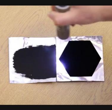 Vantablack - najciemniejszy materiał świata, absorbuje 99.965% światła! (animacja)