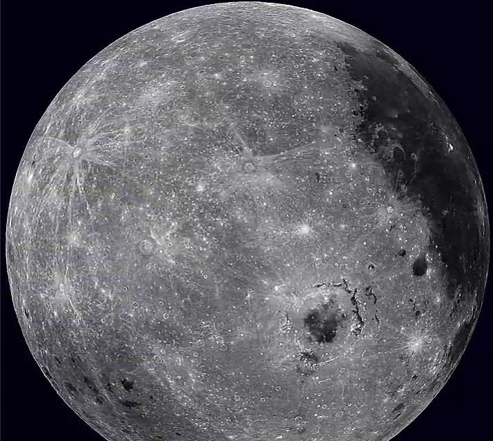 Pełny obrót Księżyca zarejestrowany przez Lunar Reconnaissance Orbiter (NASA)