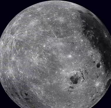 Pełny obrót Księżyca zarejestrowany przez Lunar Reconnaissance Orbiter (NASA)