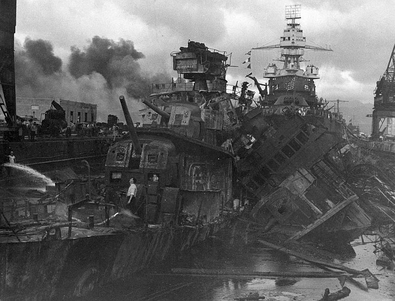 Wraki amerykańskich okrętów po japońskim ataku na Pearl Harbor