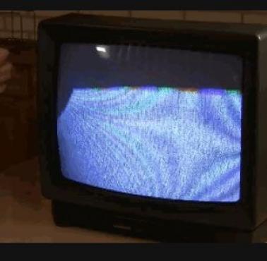 Silny magnes neodymowy i stary telewizor CRT (wideo)