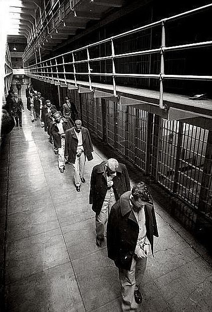 Ostatni więźniowie opuszczający więzienie Alcatraz