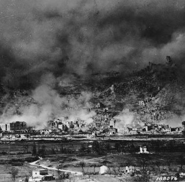 Zniszczone Cassino przez lotnictwo i bombardowanie artyleryjskie, 15 marca 1944